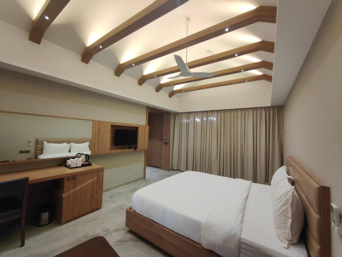Club Heaven Palanpur Hotel Exterior photo